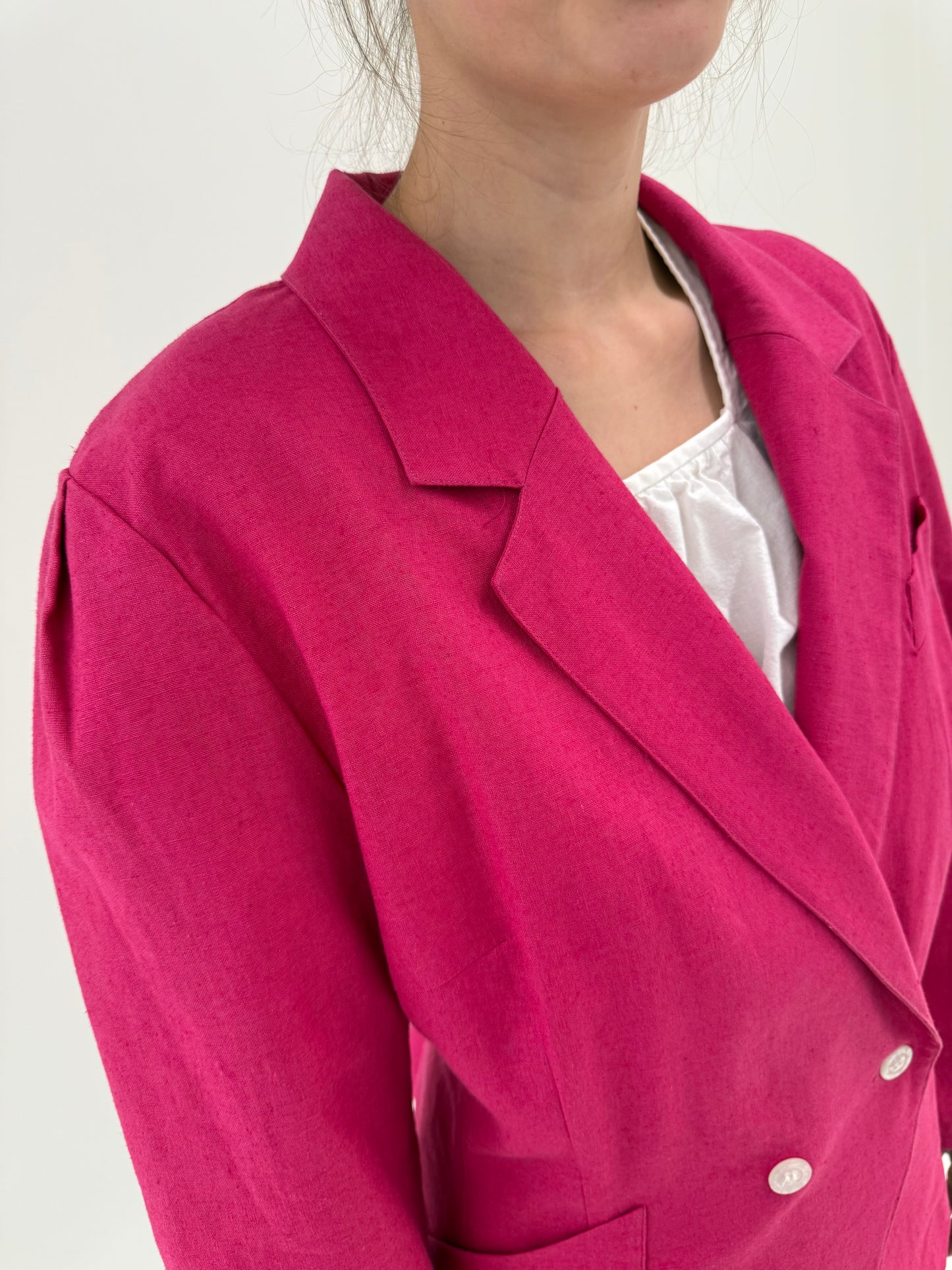 Sacou fucsia cambrat cu închidere dublă din pânză de in și bumbac