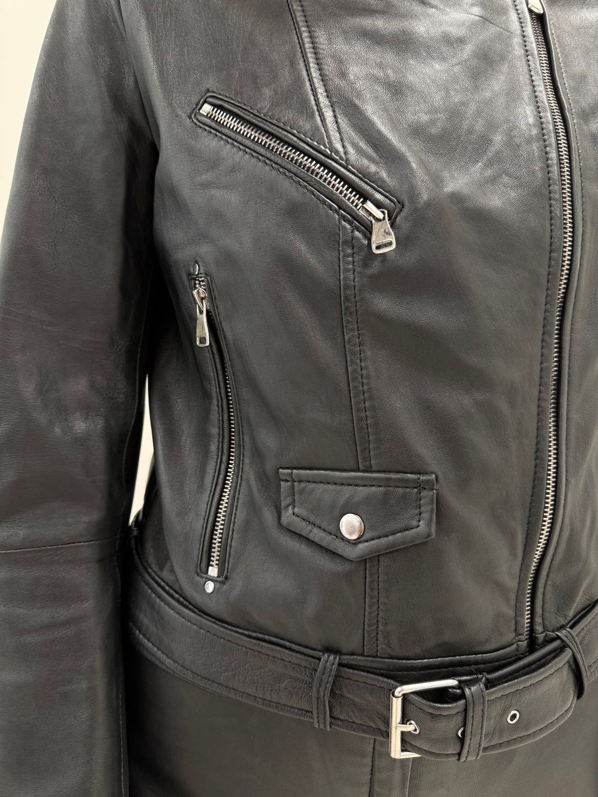 Geaca biker din piele naturală extra moale cu tiv reglabil