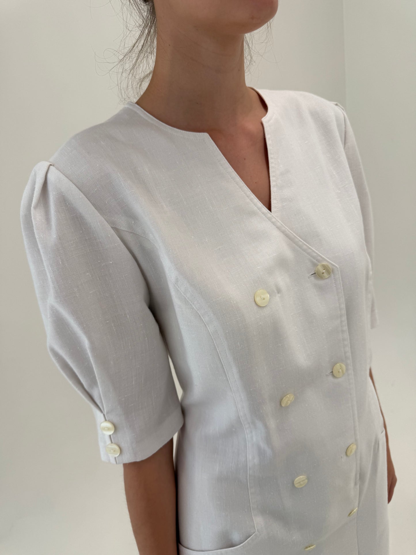 Rochie vintage tip sacou din pânză ușor structură și mâneci ușor bufante