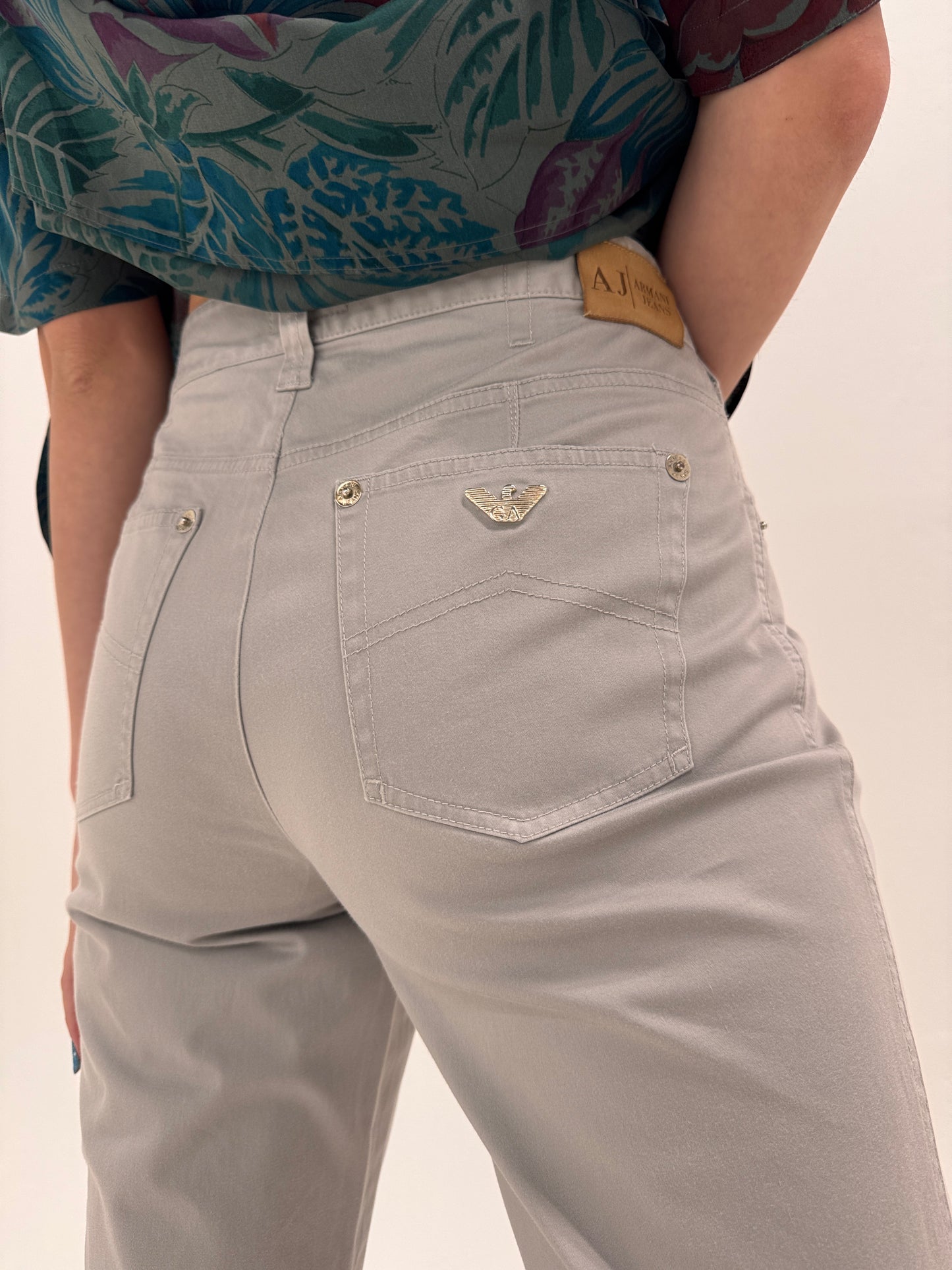 Pantaloni Armani tall ultra confort warm gray din bumbac premium modelator