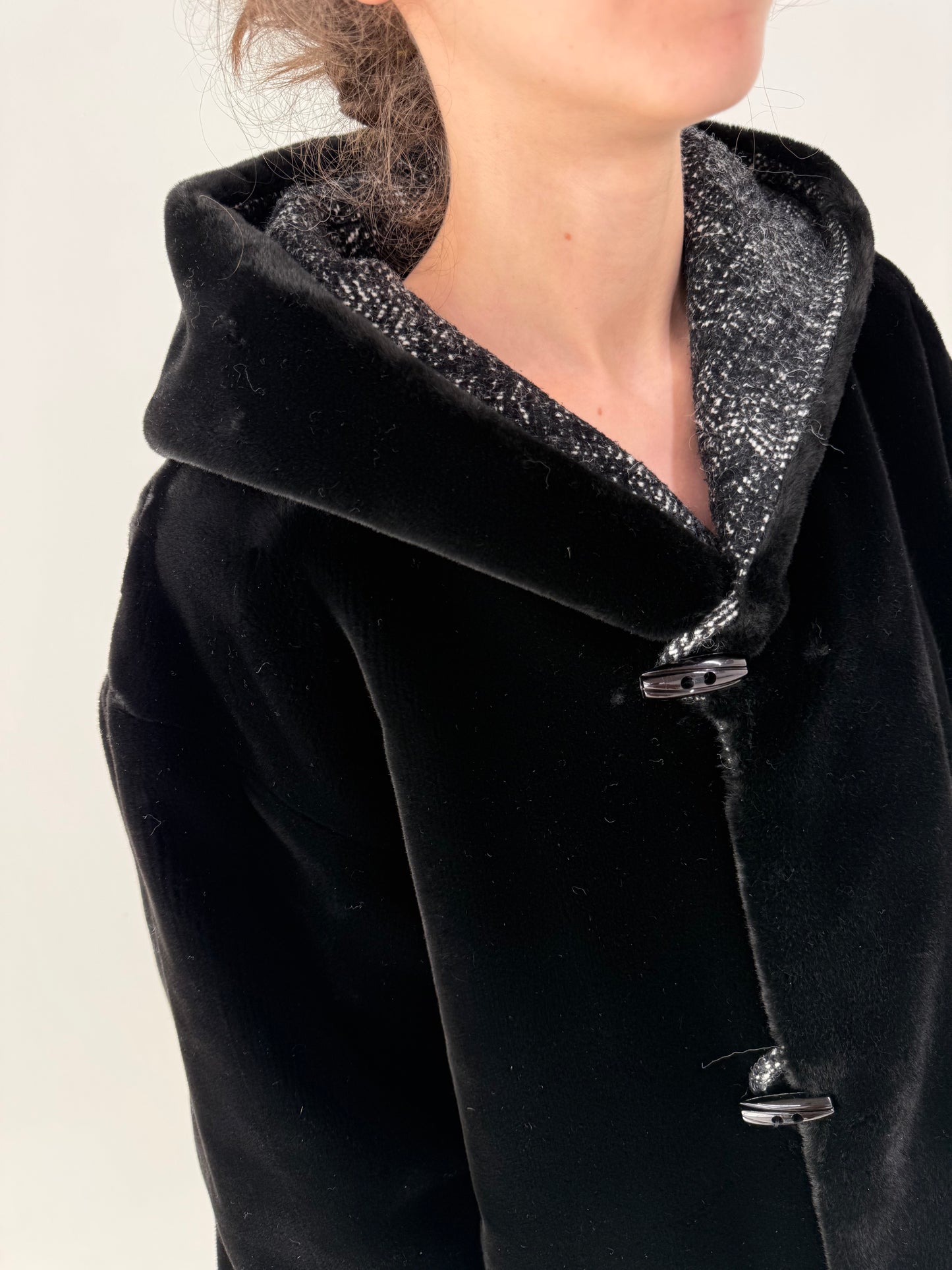 Palton vintage elegant cu 2 fete, una din stofă de lana și cealaltă tip Teddy coat neagră