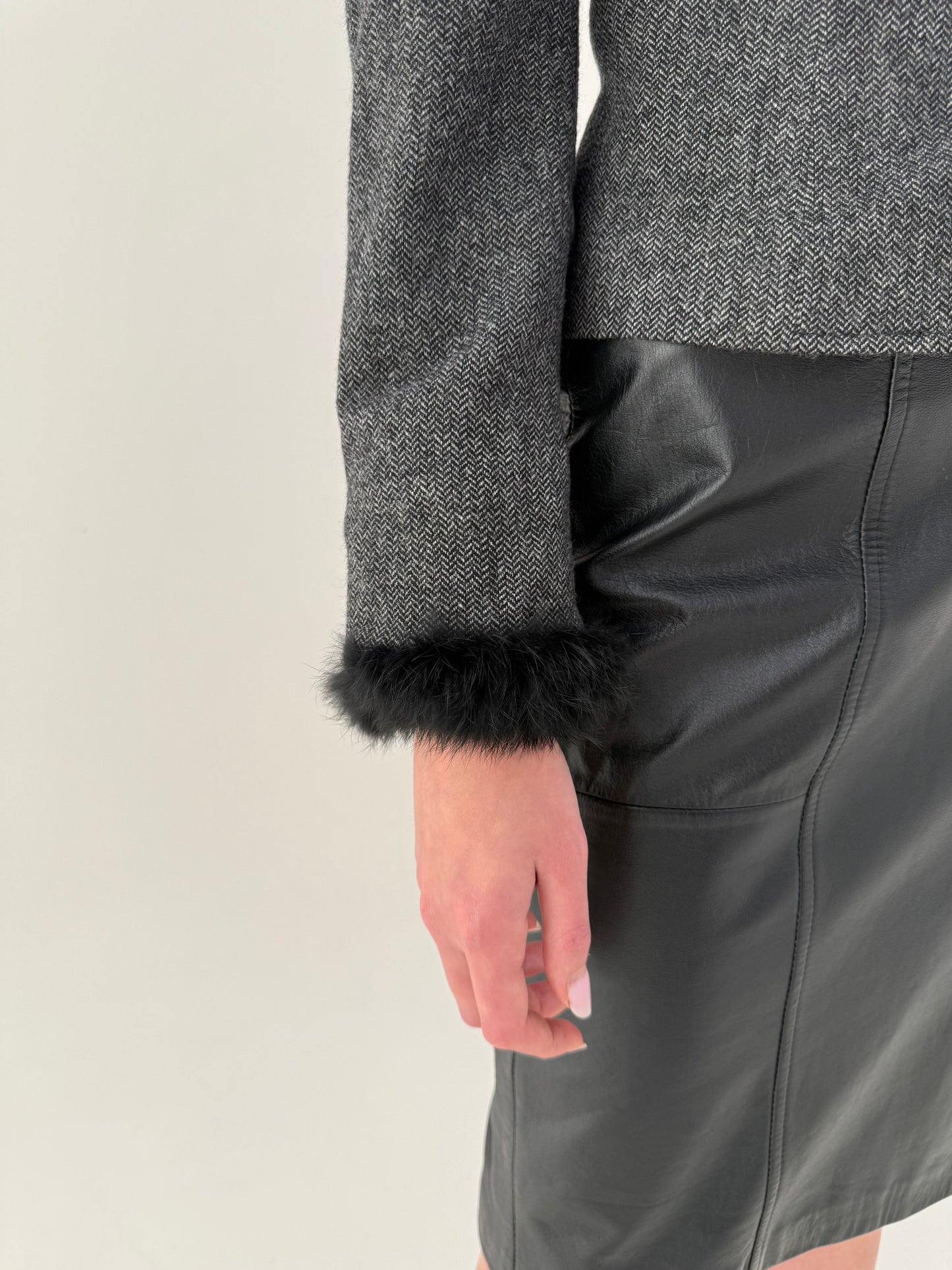 Sacou cambrat din stofă groasă de lana cu inserții de Bălan naturală