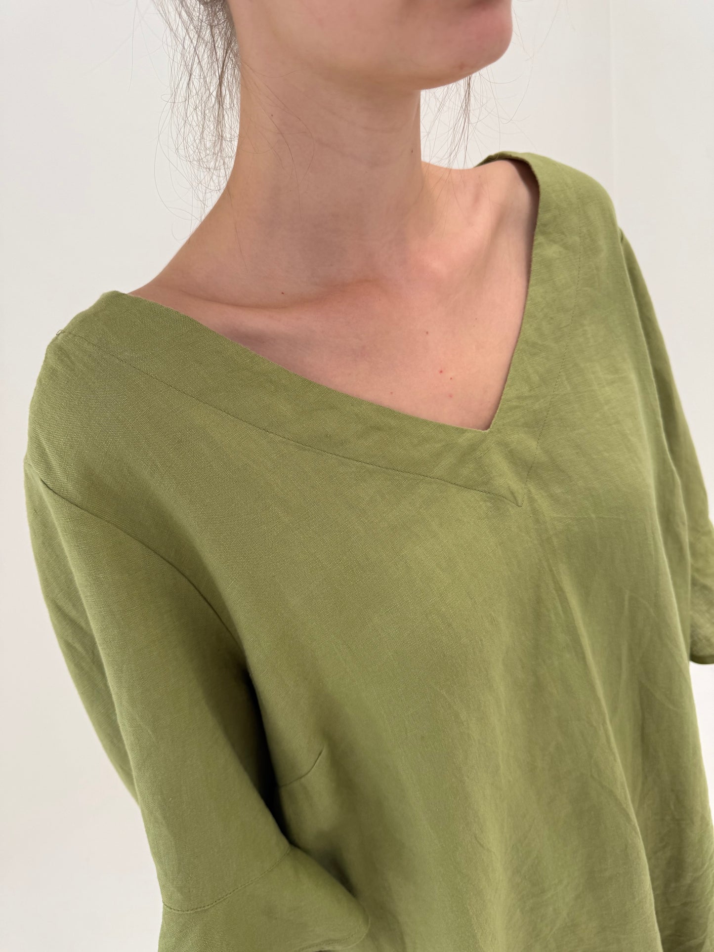 Rochie verde olive în croi minimalist din în premium