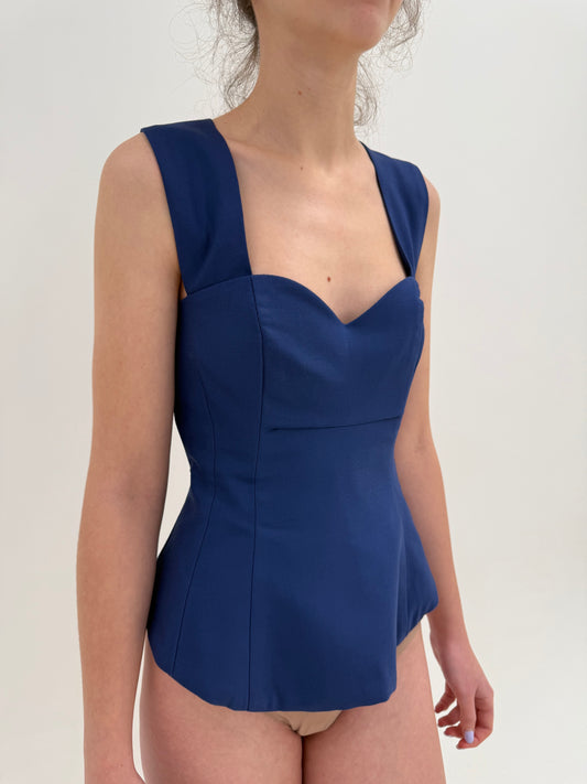 Corset din lana extrafina de la zi la seară cu bretele late și decolteu inima