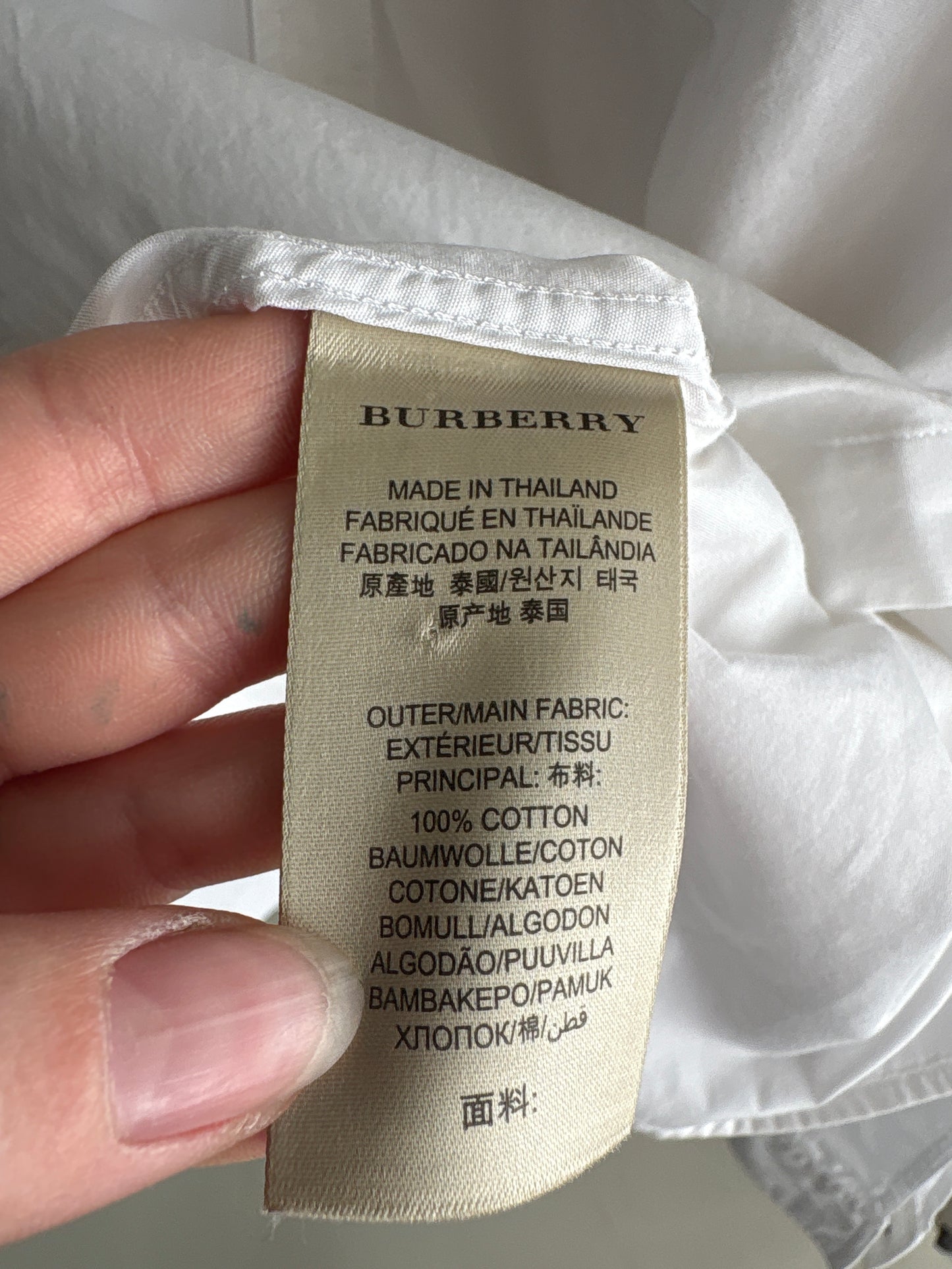 Cămașa Burberry cu influențe soft military super în trend din poplin