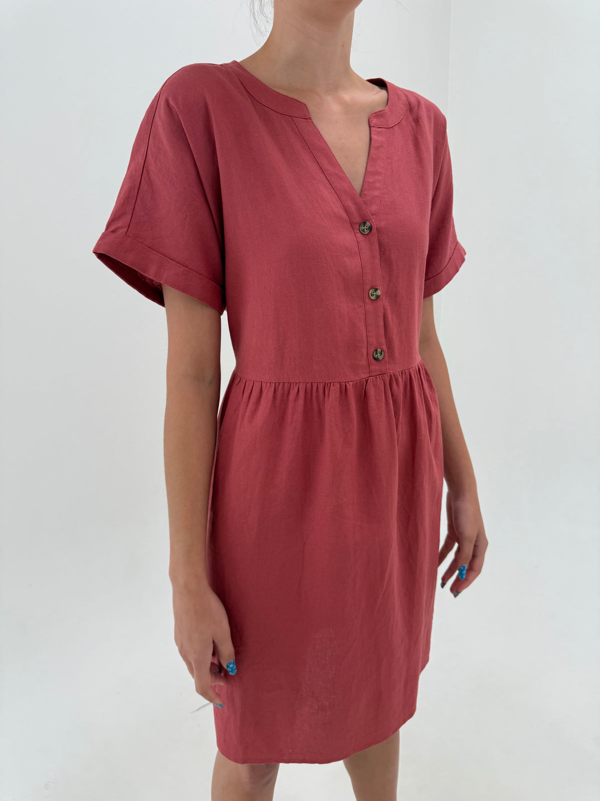 Rochie muted rosewood din in premium în croi actual cu talie marcată