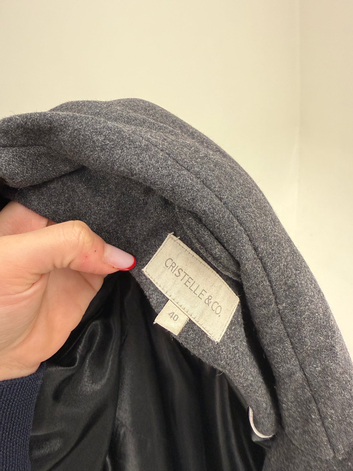 Palton din stofă plină excepțională de lana și extrafina cu guler amplu și cordon lat