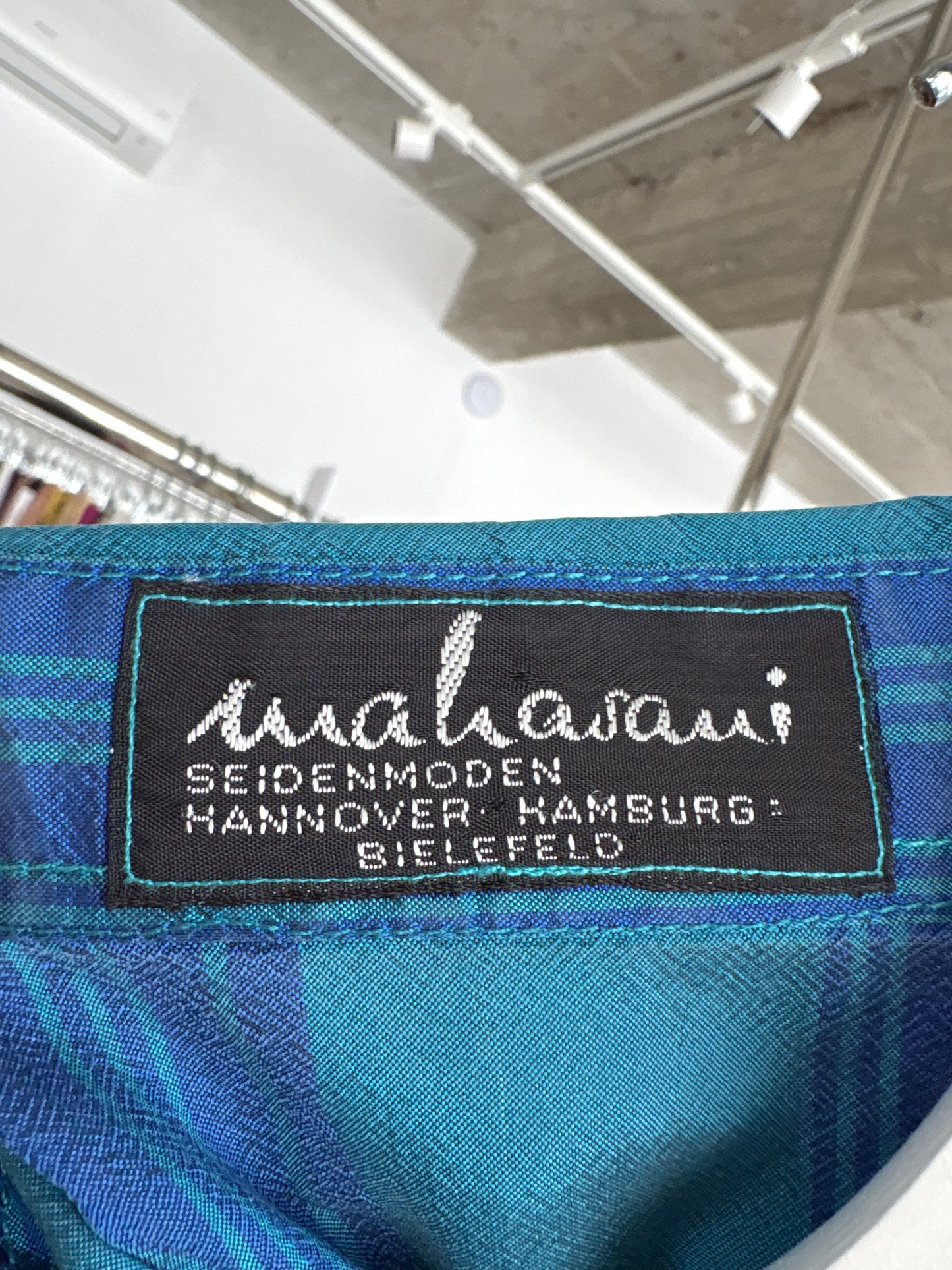 Cămașa din mătase naturală pânză cu dungi în croi oversized retro modern