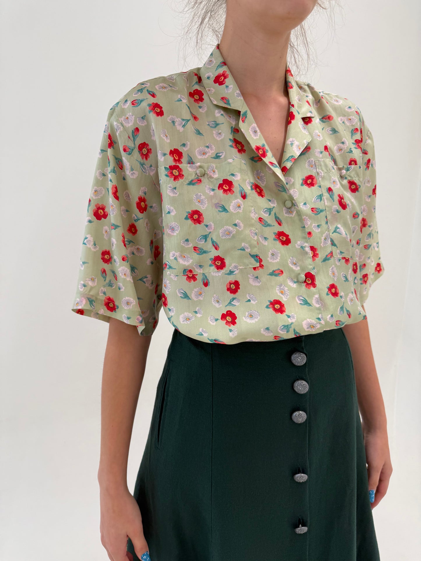 Cămașa light green cu print floral cu maci din mătase naturală