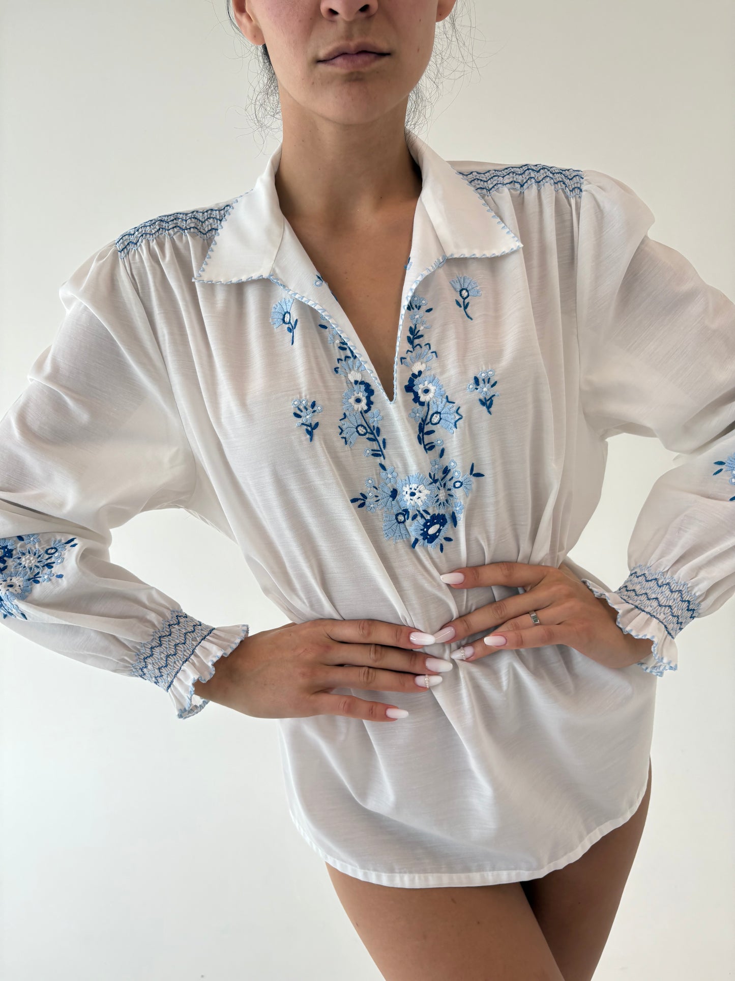 Cămașa vintage bijterie din bumbac cu broderie manuală excepțională