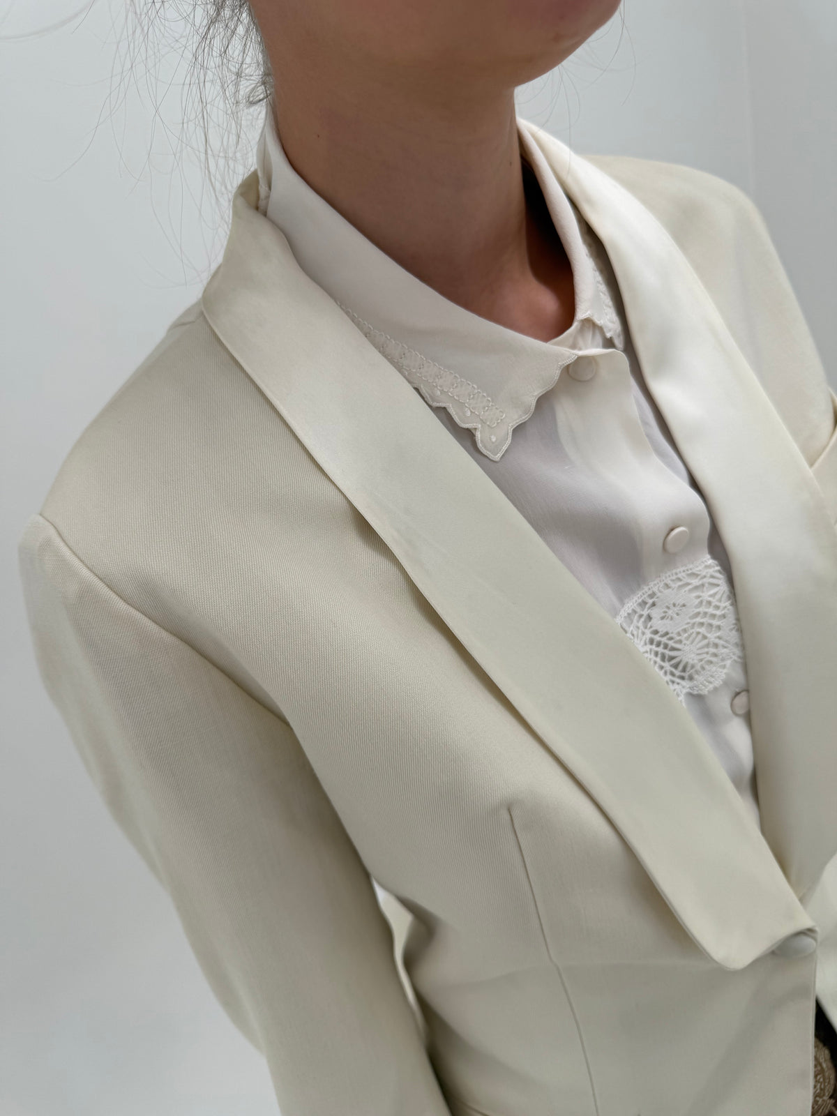 Sacou vintage de ceremonie butter white cu revere satinate din lana extrafina