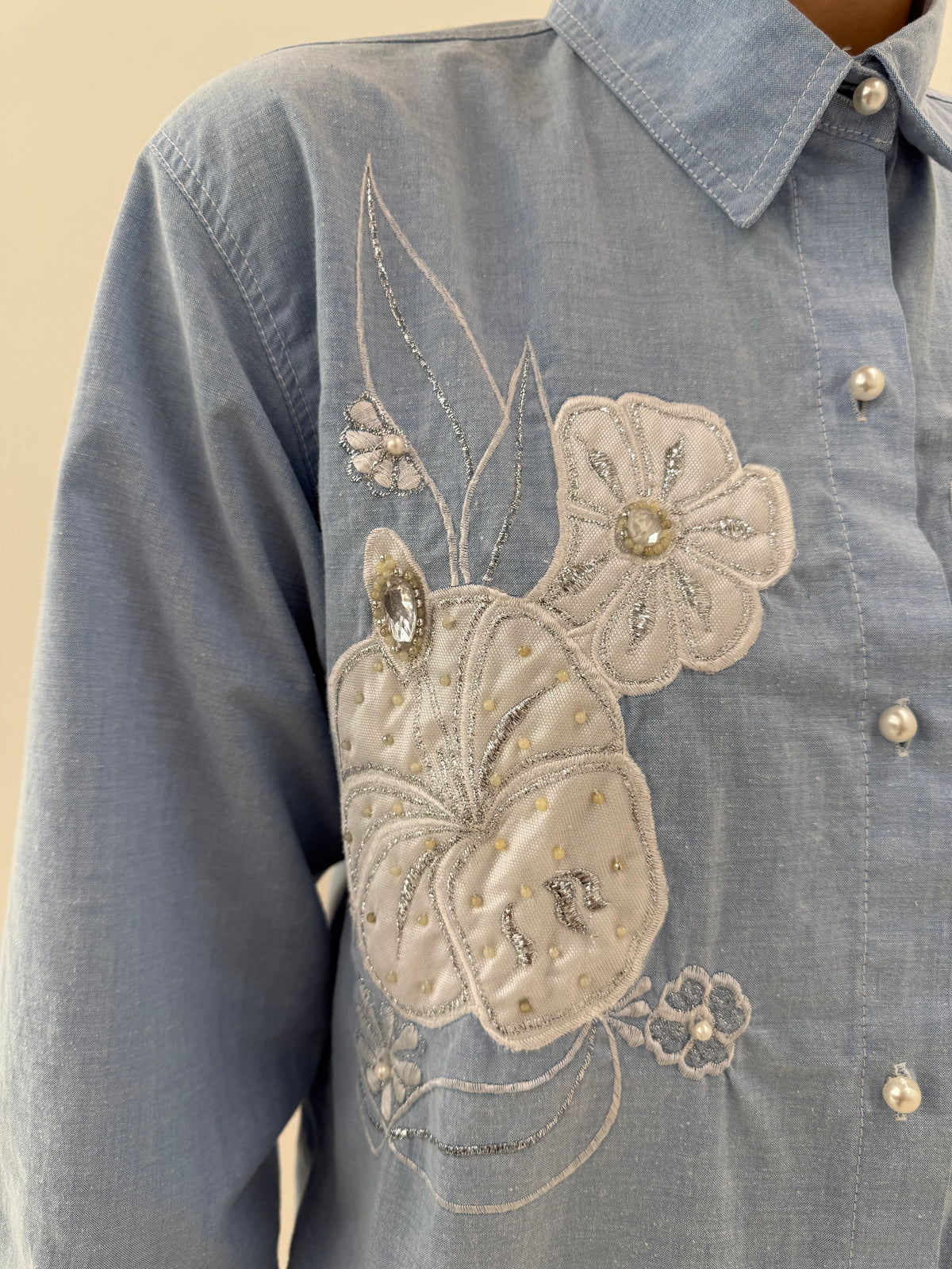 Cămașa vintage cu aplicații perle și broderie din bumbac gros baby blue