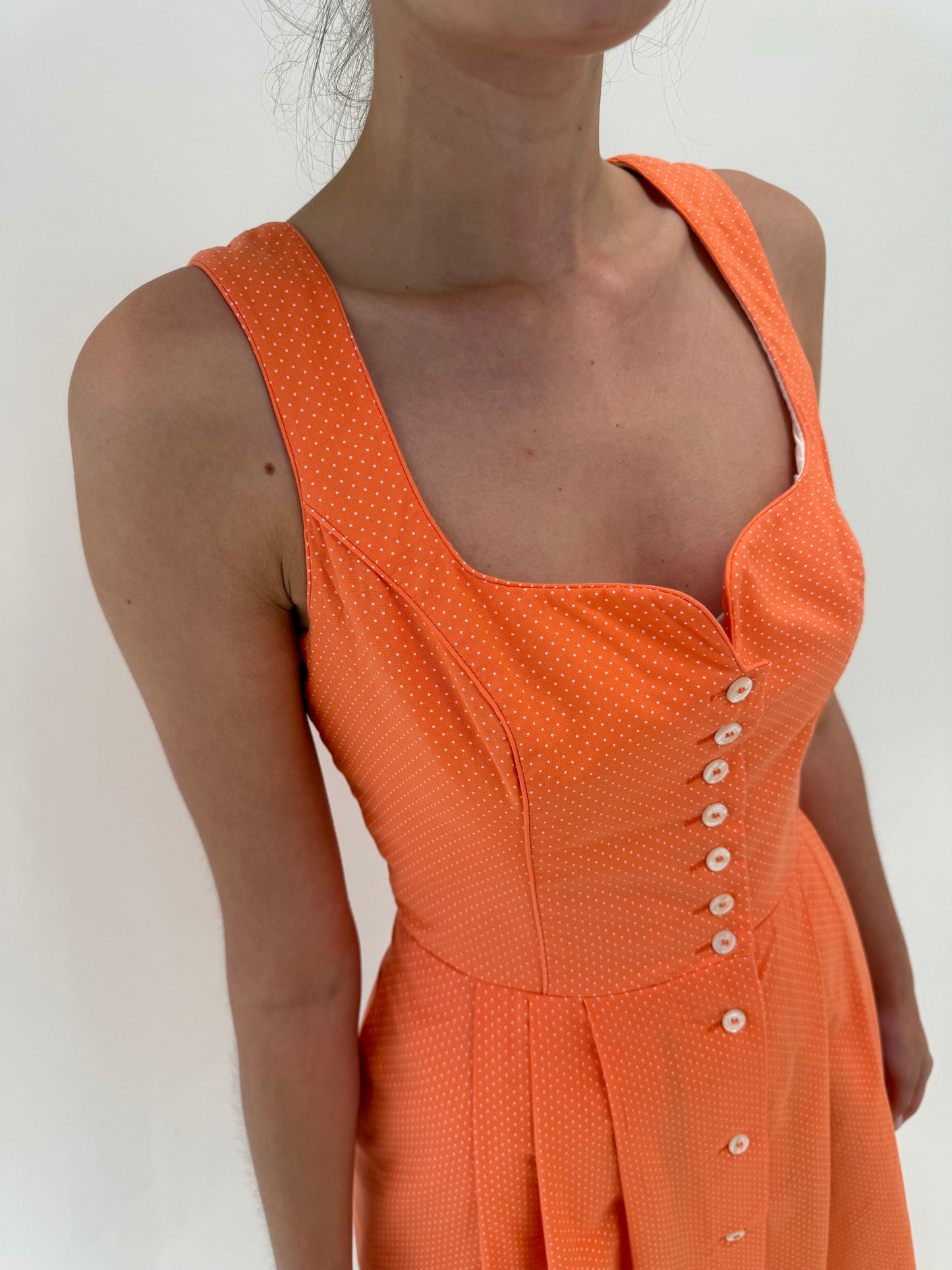 Rochie vintage din pânză de bumbac cu buline cu corsaj și buzunare