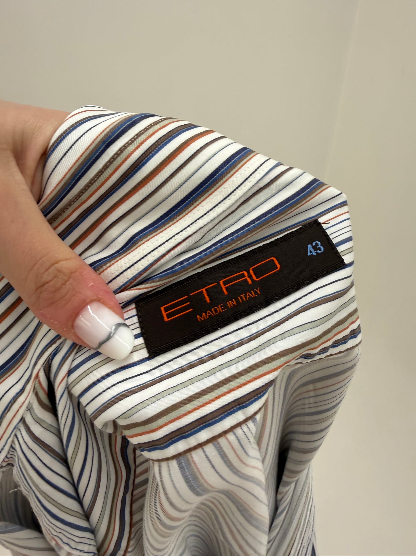 Cămașa luxury Etro in dungi verticale in croi actual