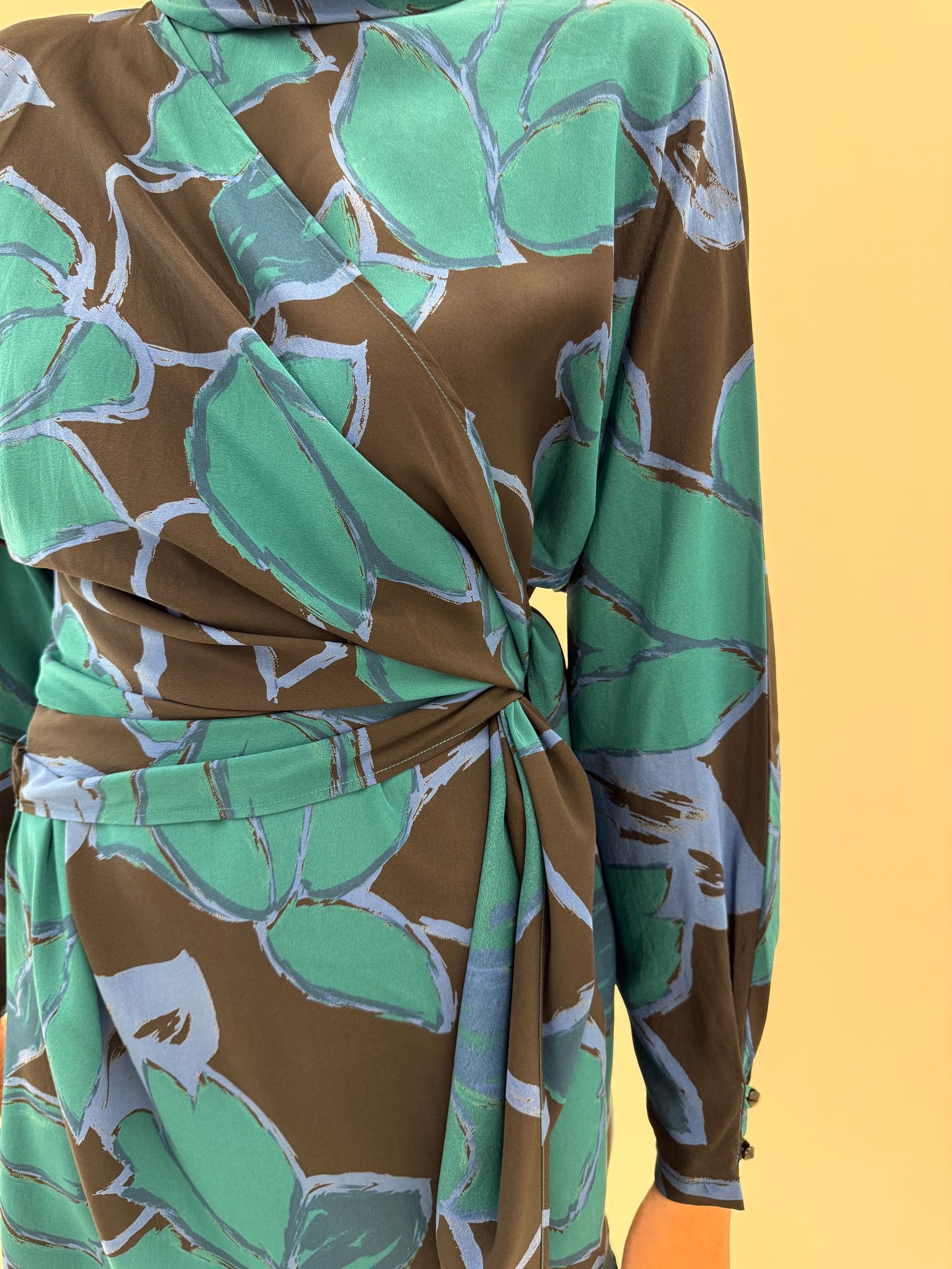 Rochie vintage din mătase naturală cu talie frinsata și print superb