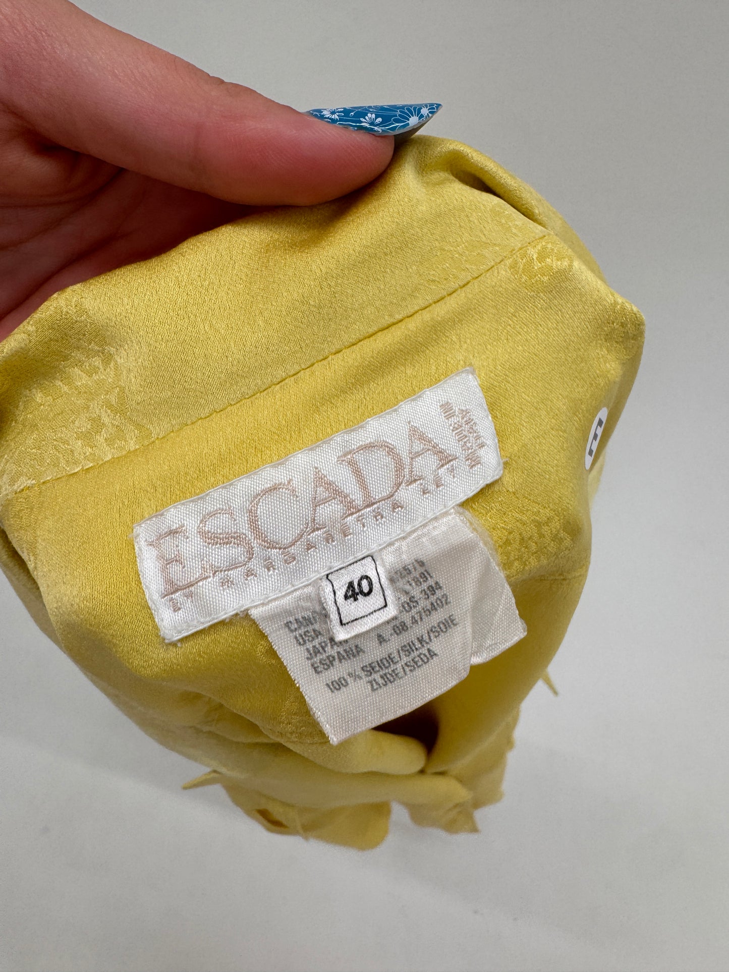 Cămașa Escada lime yellow din mătase naturală în croi retro modern