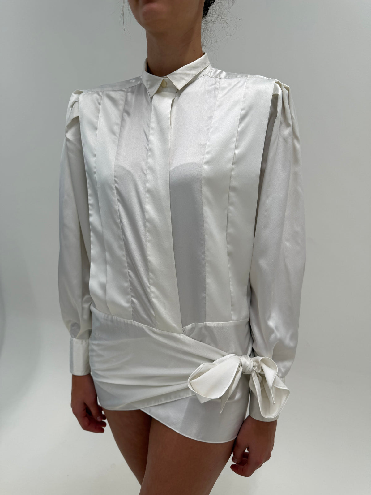 Cămașa old vintage anii 70 Pierre Cardin in croi reintrat în trend din satin gros
