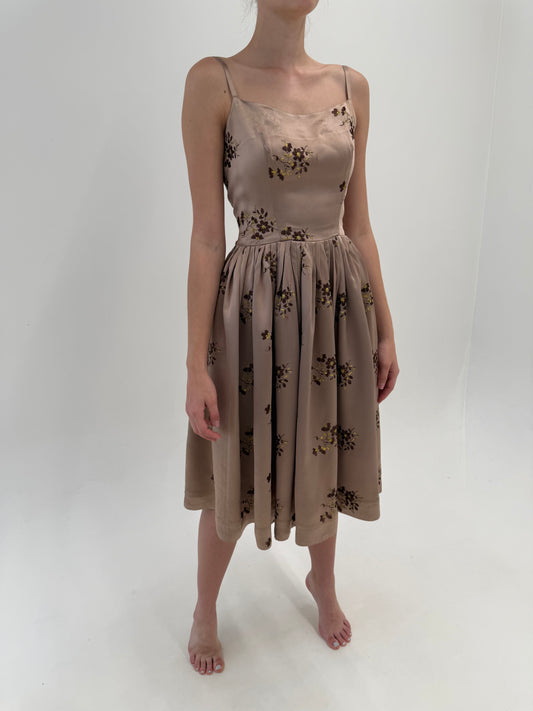 Rochie vintage anii 50 soft bronze integral brodată cu corsaj din twill de mătase naturală