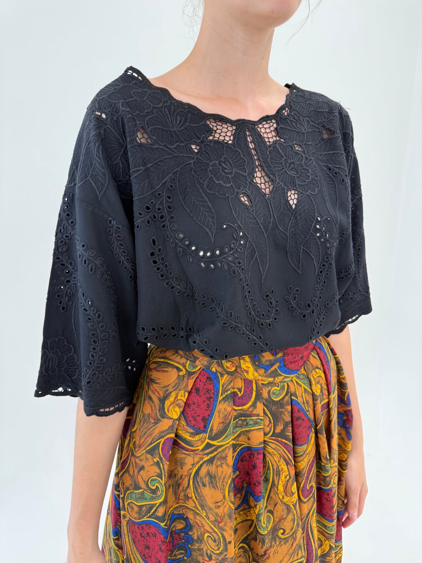 Top vintage negru plus size cu lucrătură și broderie excepționale