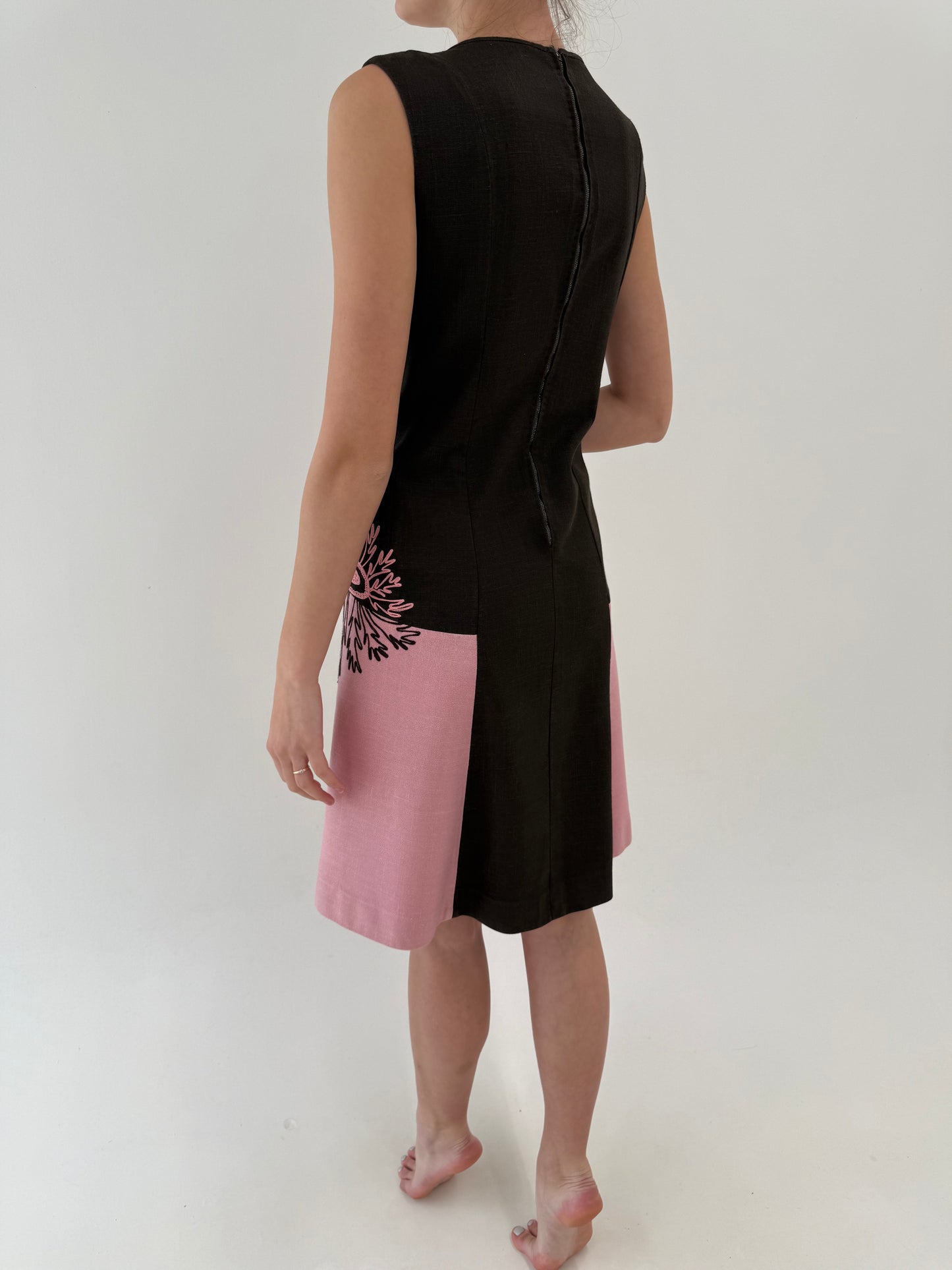 Rochie old vintage din pânză grea de in cu finisaje manuale în croi de ani 60