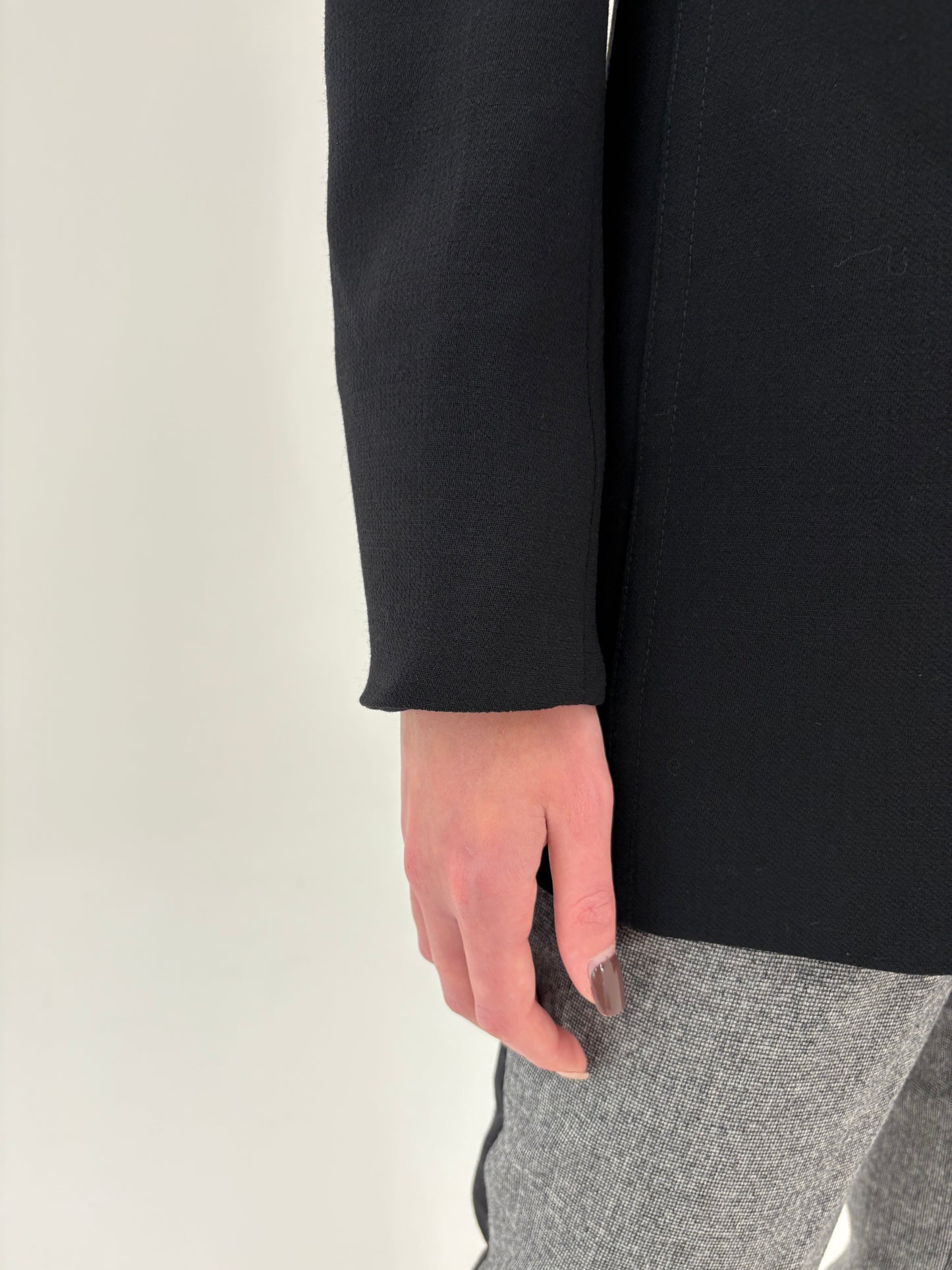 Jacheta de brand luxury vintage Louis Feraud neagră din wool creppe