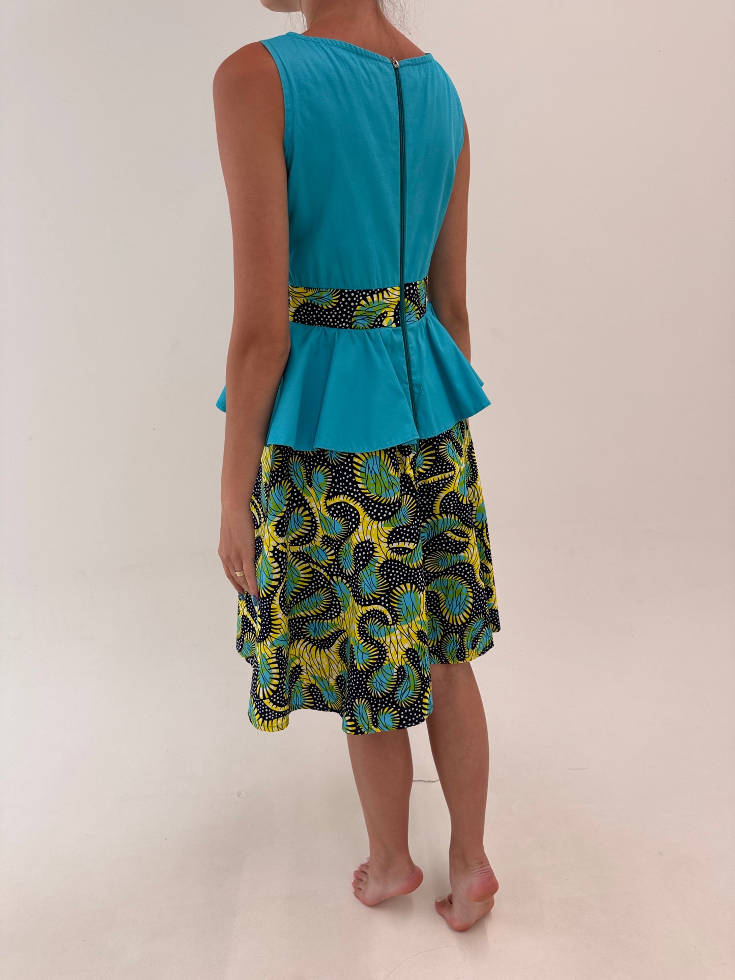 Rochie cu corsaj și peplum cambrata din canvas de bumbac printat manual