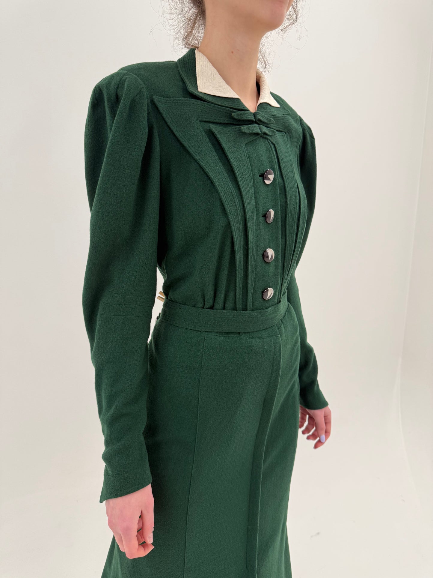 Rochie vintage în croi elaborat forest green din lana extrafina midi spre maximum