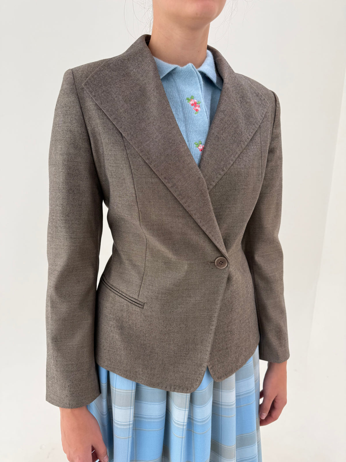 Sacou Max Mara taupe din lana extafina și mătase naturală în croi minimalist cu revere late