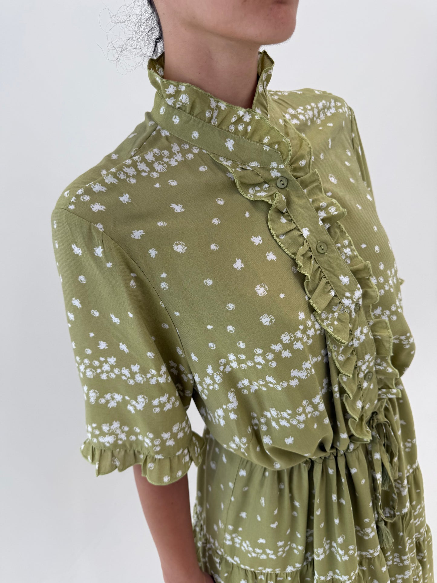 Rochie verde olive cu print fin, jabou si talie ultra înaltă reglabilă