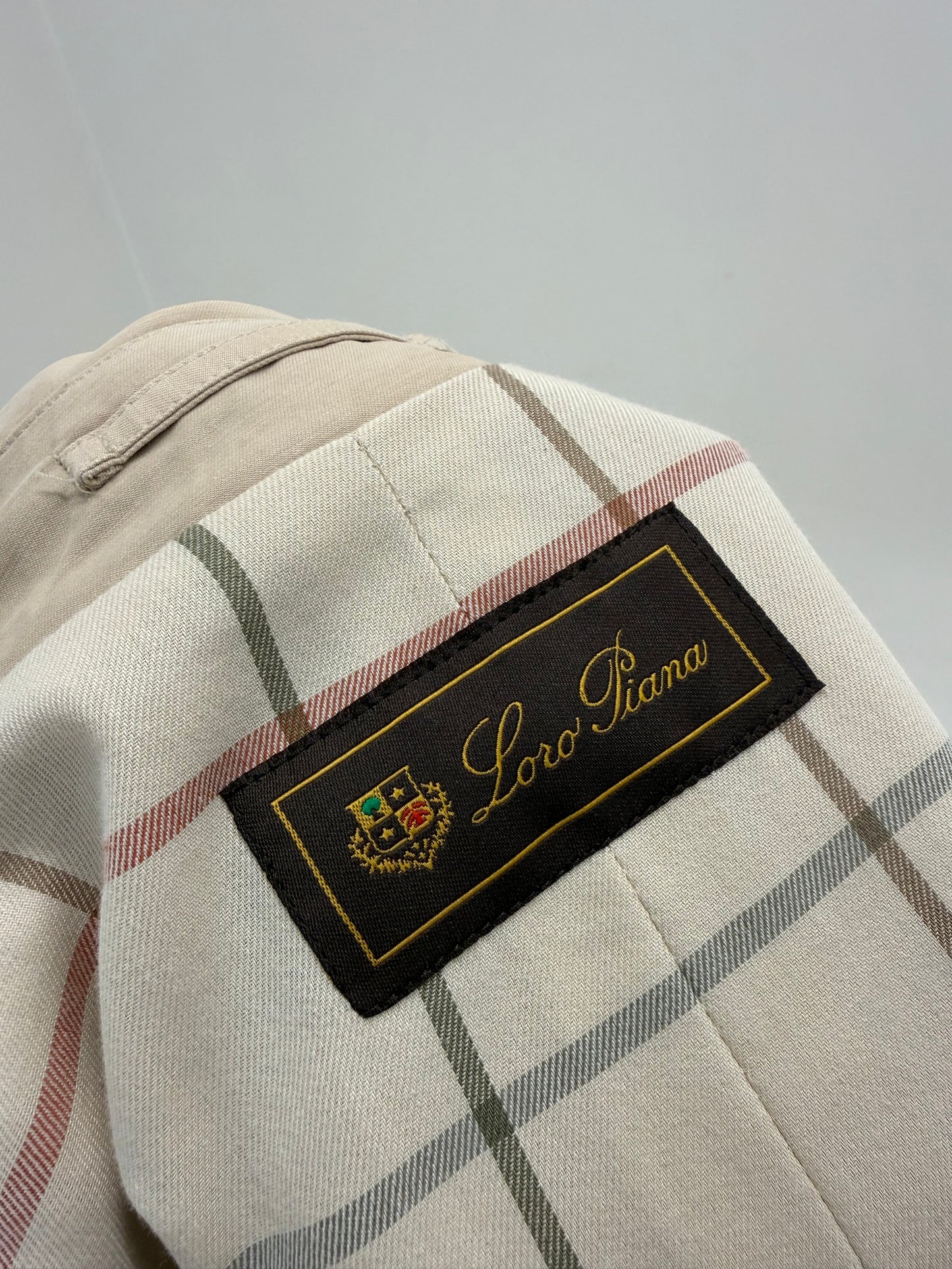 Trench tall Loro Piana nude de vară din bumbac în croi clasic