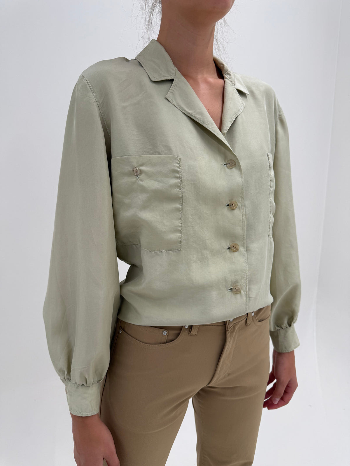 Cămașa vintage din mătase naturală în croi lejer dusty light green petite