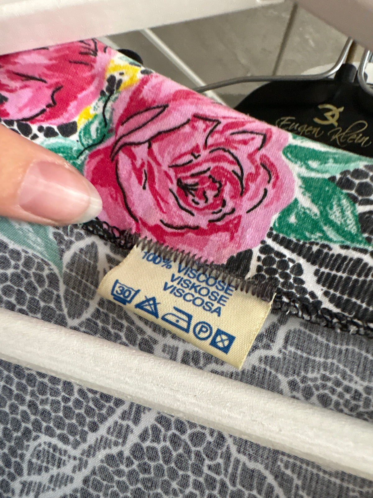 Rochie vintage cu mâneci bufante, talie ultra înaltă marcată și buzunare