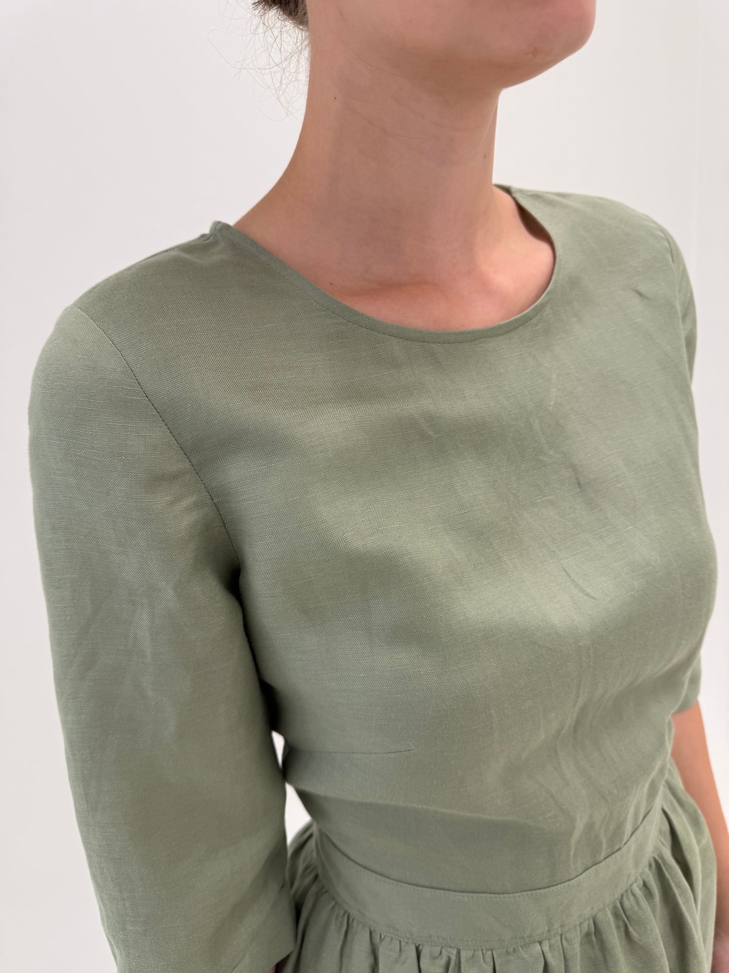 Rochie maxi in croi minimalist Sage green din pânză de in și vascoza