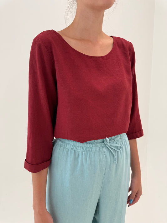 Top burgundy în croi minimalist din pânză cu mânecă 3/4