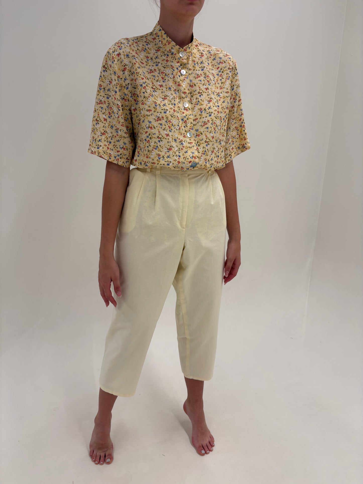 Pantaloni petite din bumbac cu solduri generoase și talie ultra înaltă butter yellow
