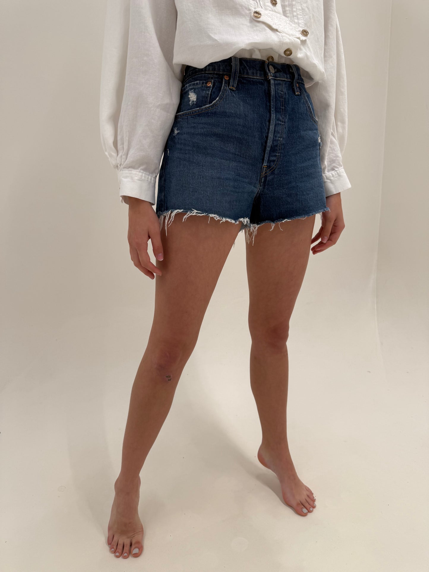 Pantaloni scurți Levi’s din jeans dark wash