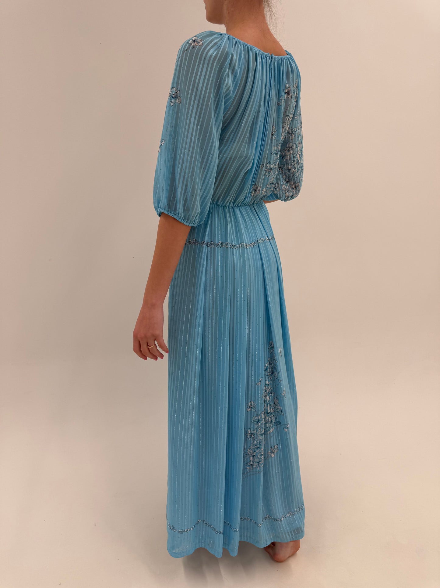 Rochie vintage maxi baby Blue cu print floral delicat în croi de ani 70 super în trend