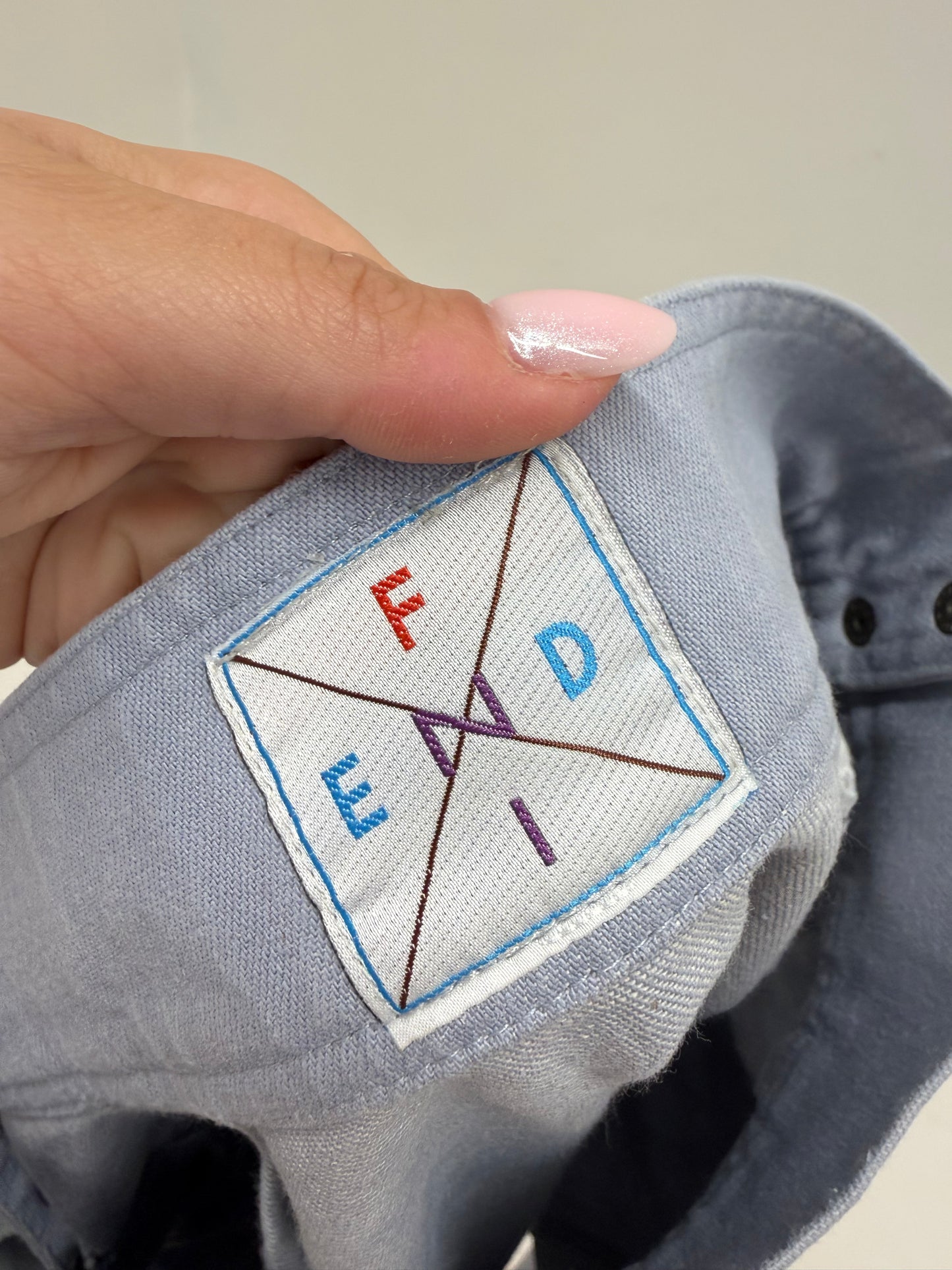 Fustă Fendi baby blue din jeans moale cu pense și talie ultra marcată înaltă