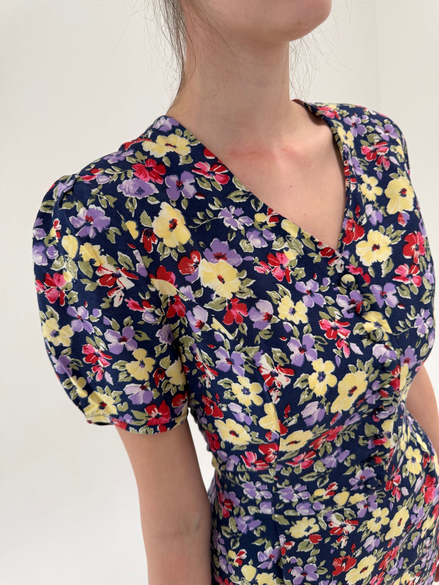 Rochie vintage cambrata cu print floral si talie ultra înaltă marcată