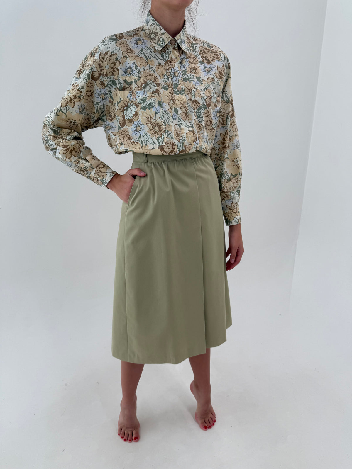 Costum vintage din gabardină de bumbac light kaki în croi retro modern