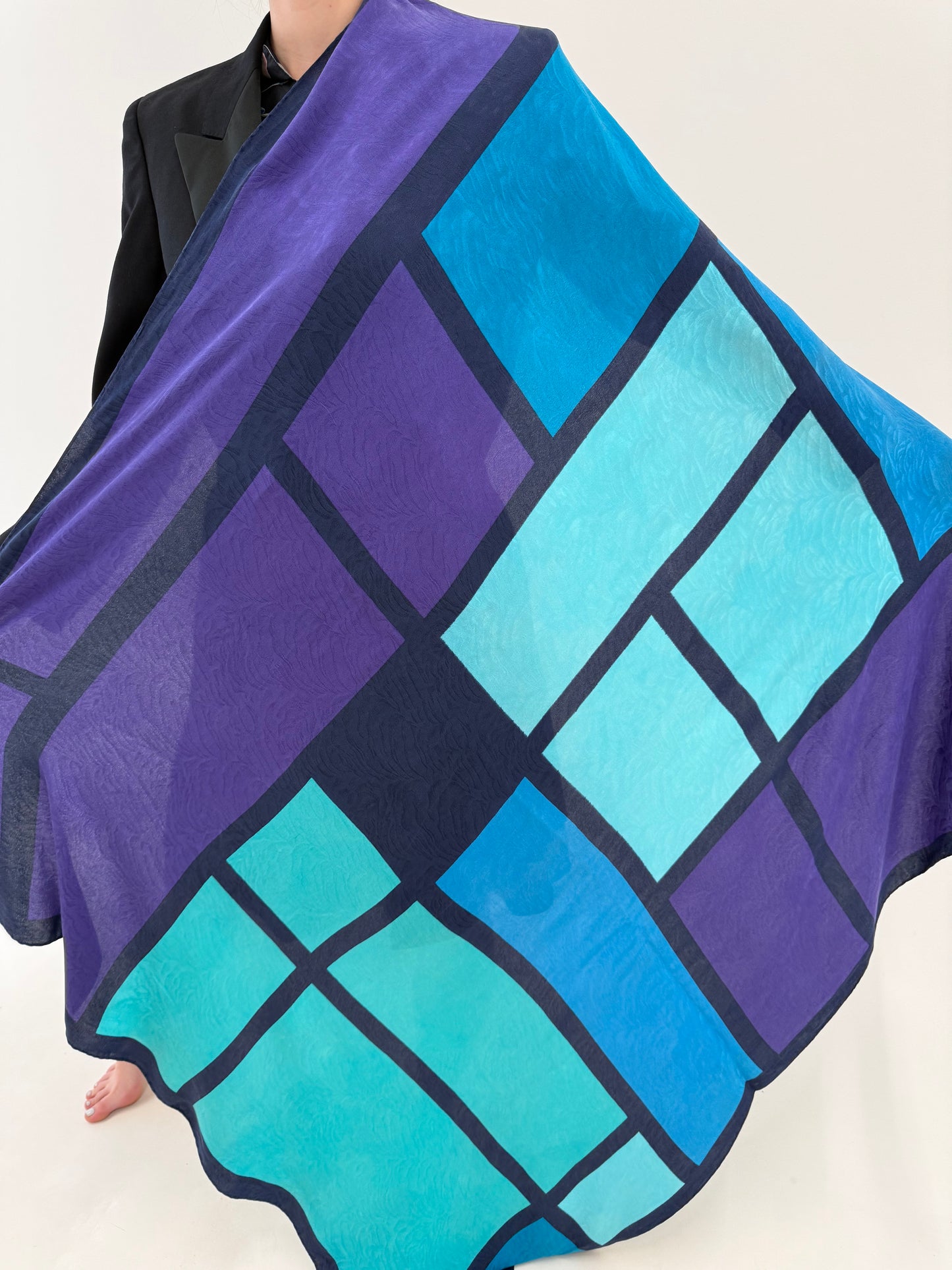 Eșarfă XXXL din mătase naturală cu print geometric