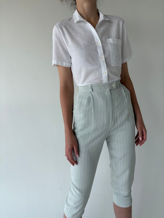 Pantaloni capri light baby blue cu talie ultra înaltă și pense