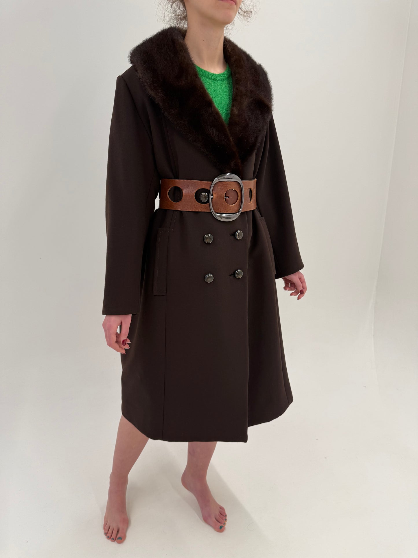 Palton vintage din stofă structurată chocolate brown cu guler din blană de nurcă