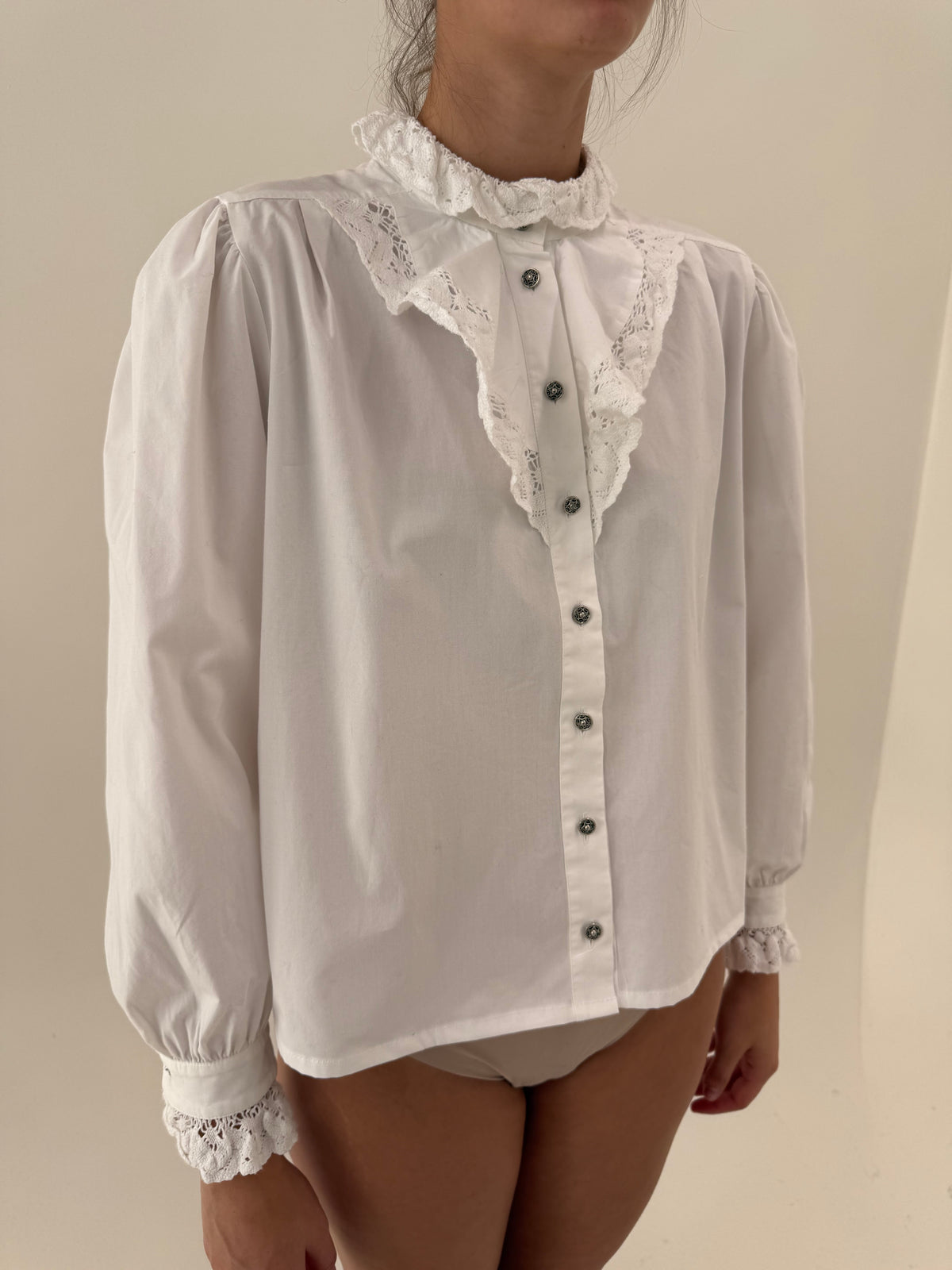 Cămașa vintage petite cu jabou din macrame lucrat manual din bumbac gros