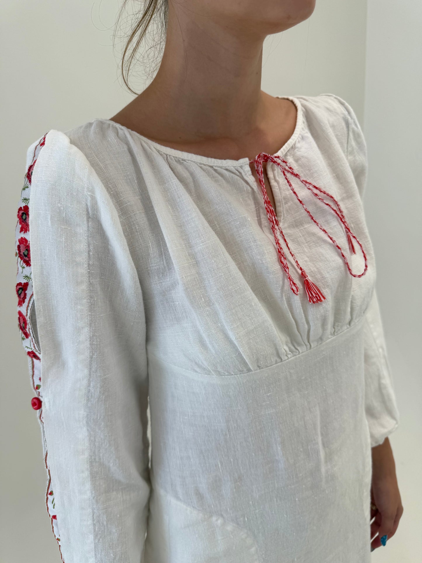 Rochie excepțională tip tunica cu broderie și dantelă macrame în croi chic