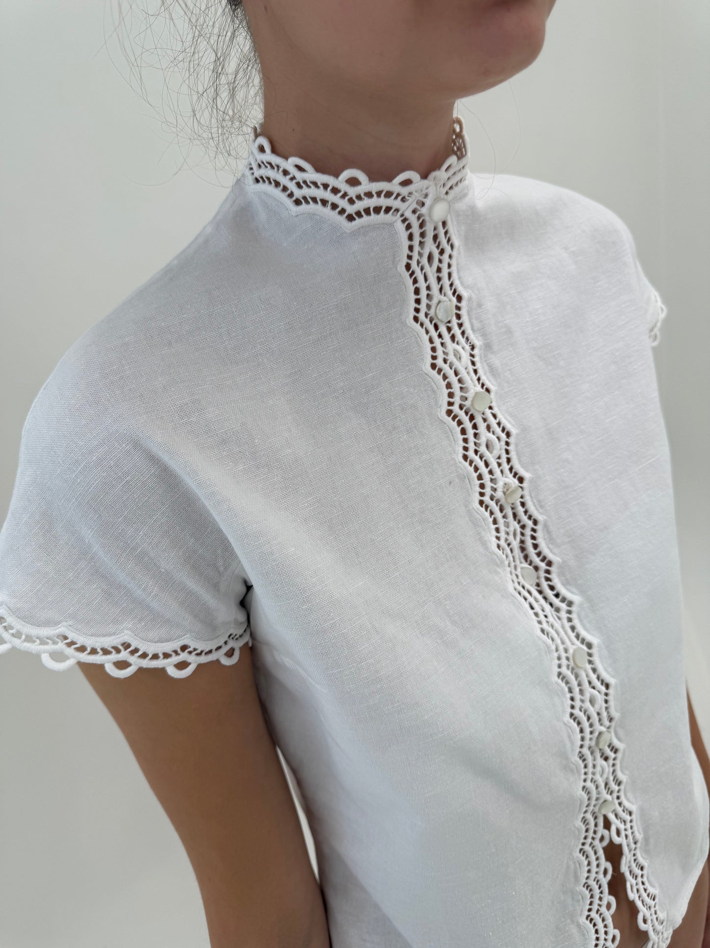 Top vintage italiana din in excepțional cu dantelă macrame