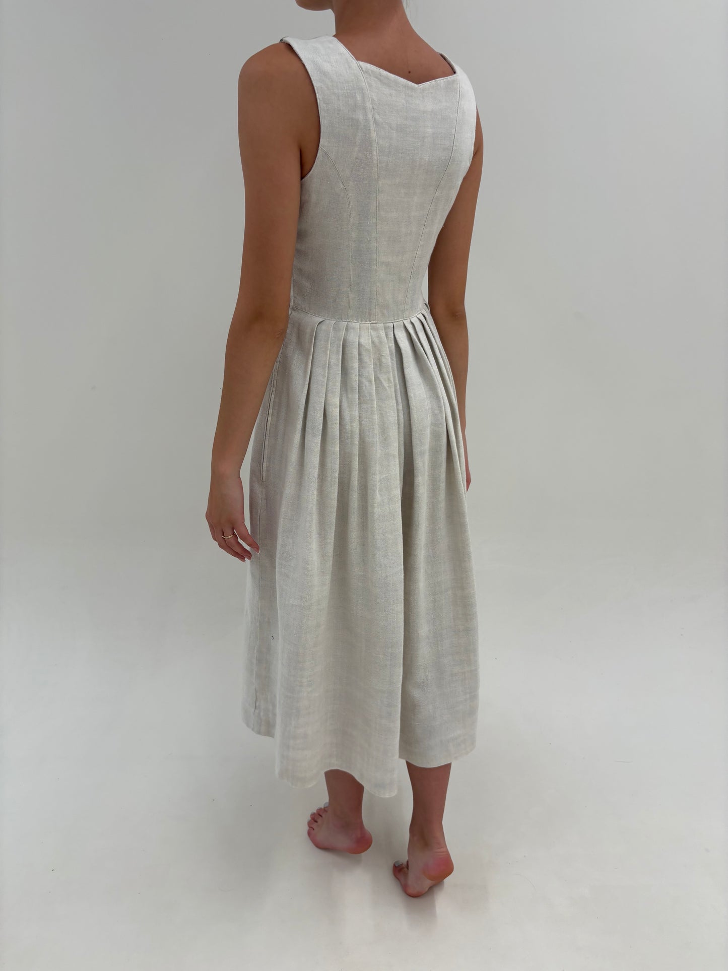 Rochie vintage maxi în nuanțe de nude cu broderie și corsaj din pânză grea de in