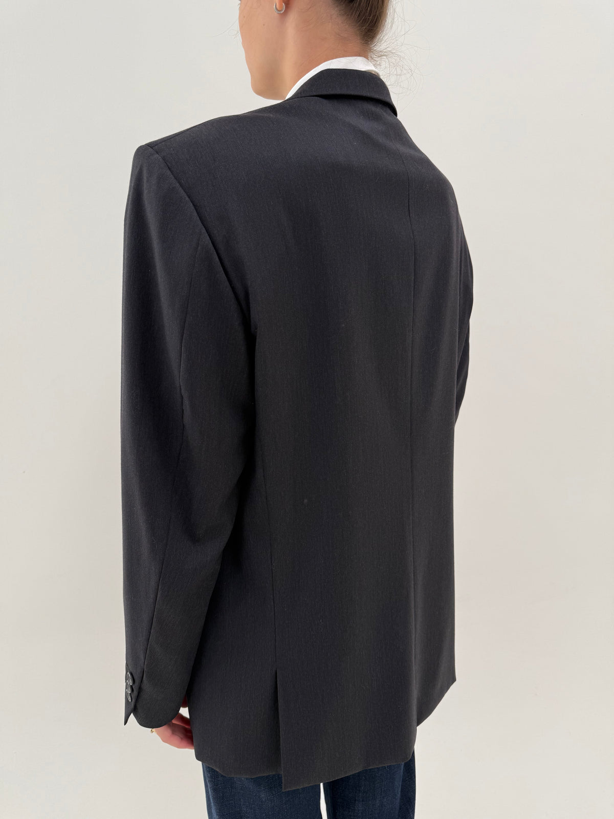 Sacou Loro Piana charcoal gray din lana extrafina în croi actual