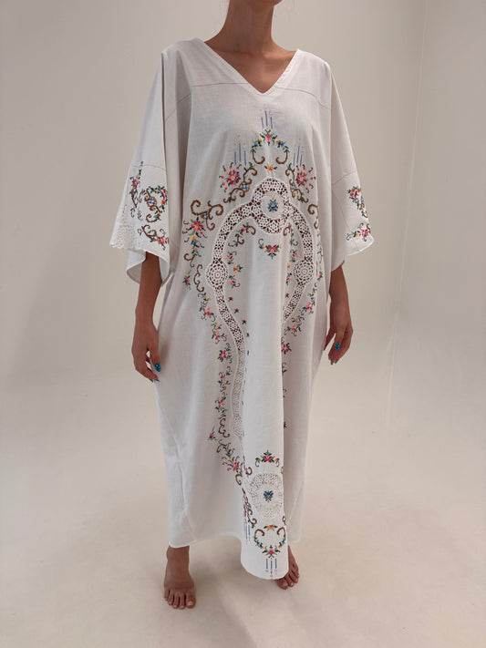 Kaftan bujuterie cu broderie manuală colorată excepțională din pânză de in și bumbac
