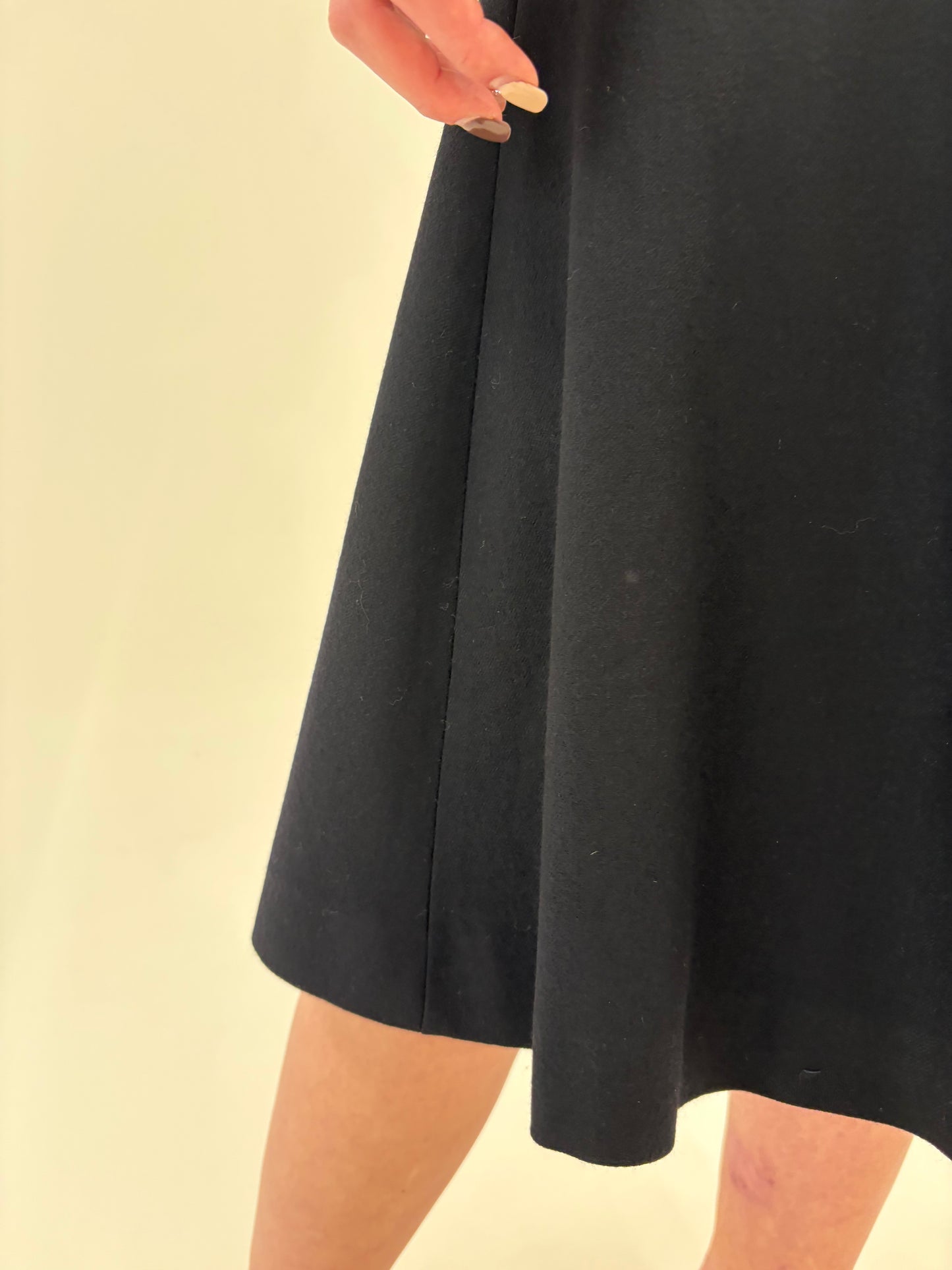 Fustă neagră cu talie uitrabianlta de la zi la seară din lana extrafina